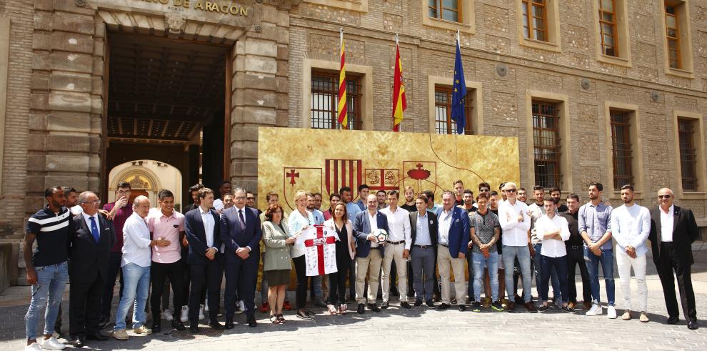 Gran recibimiento al SD Huesca tras ascender a Primera División