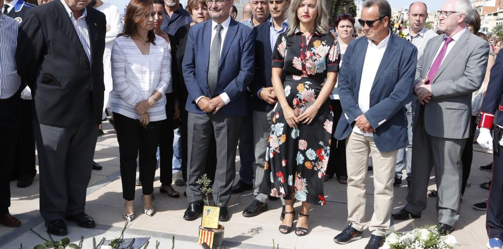 Homenaje a las víctimas de Cambrils. En recuerdo de Ana María Suárez