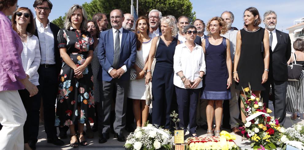 Homenaje a las víctimas de Cambrils. En recuerdo de Ana María Suárez