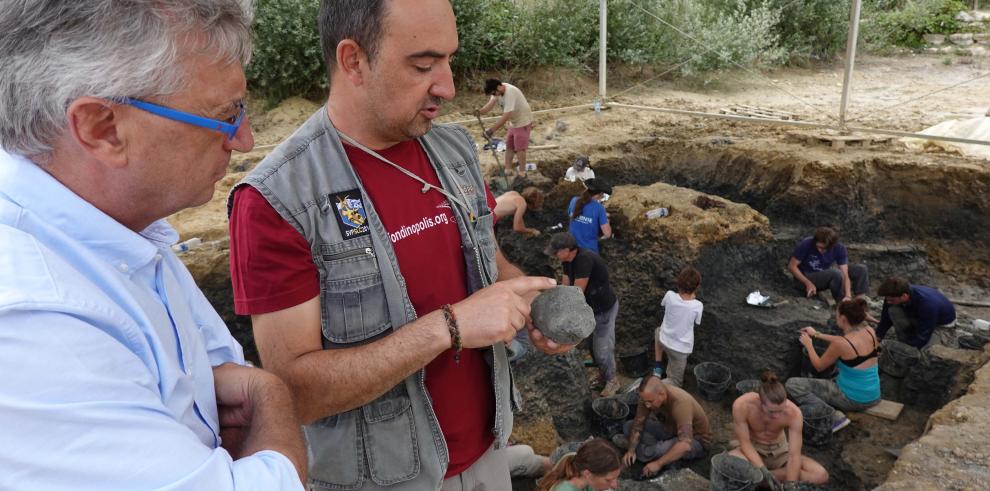 Los paleontólogos de Dinópolis colaboran en la recuperación de fósiles de un turiasaurio francés emparentado con el de Riodeva