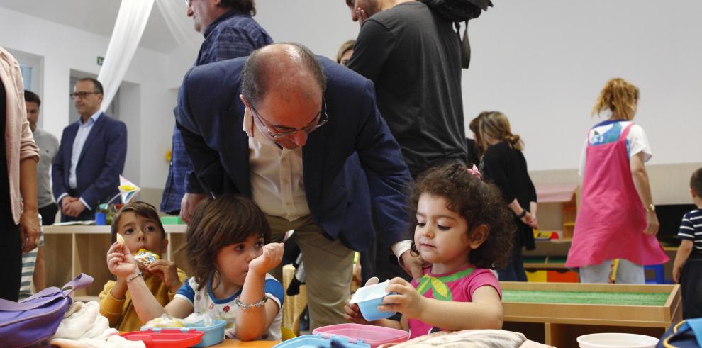 El Presidente de Aragón inaugura el centro público integrado de Arcosur, donde el próximo curso habrá 338 alumnos matriculados, poniendo fin al éxodo escolar de la zona