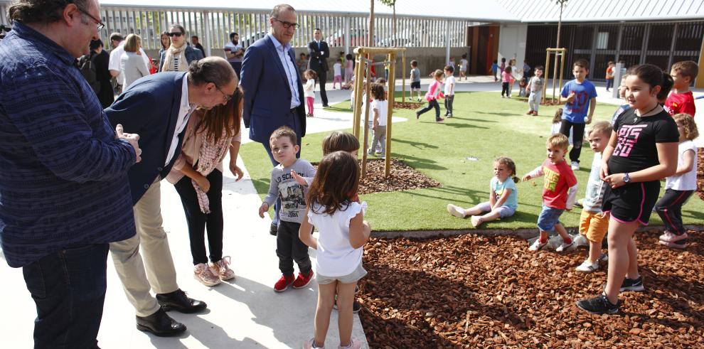 El Presidente de Aragón inaugura el centro público integrado de Arcosur, donde el próximo curso habrá 338 alumnos matriculados, poniendo fin al éxodo escolar de la zona