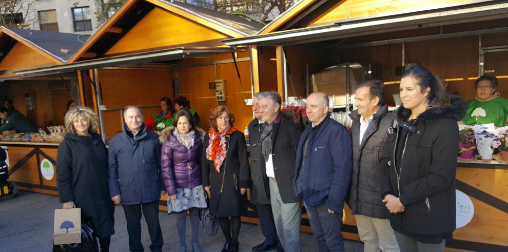 Broto anima a consumir “de forma responsable y solidaria” en la inauguración del IX Rastrillo navideño de Atades