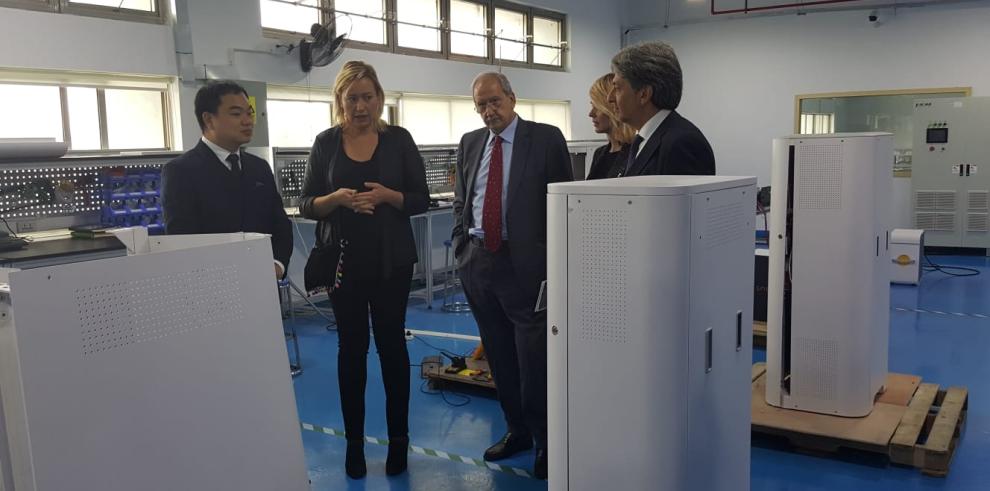 Gastón muestra al fabricante chino de baterías DLG la situación estratégica de Aragón en energía y automoción