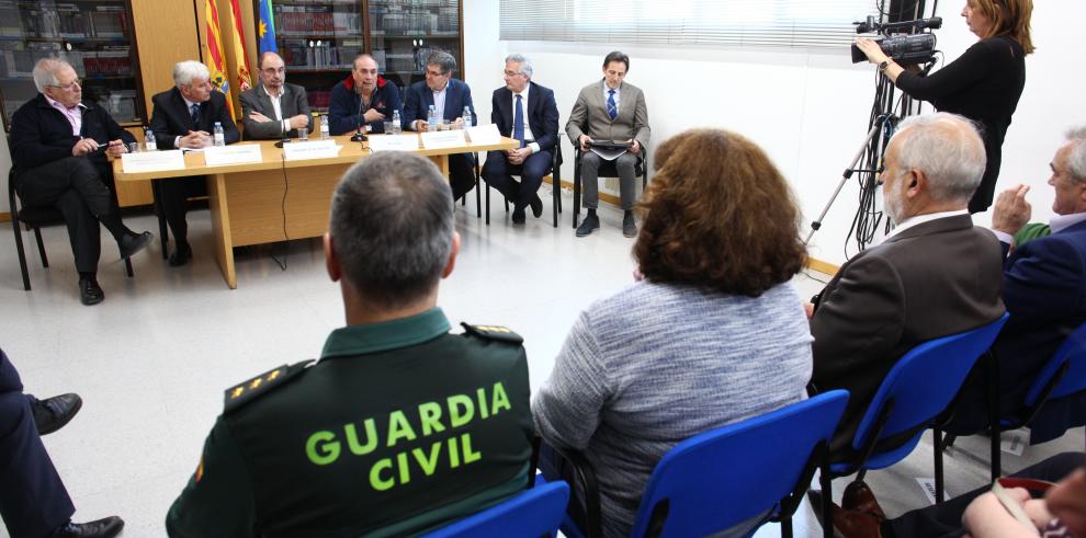 El Presidente de Aragón lidera una reunión de coordinación interinstitucional con alcaldes ribereños para informar y poder minimizar los daños de la crecida del Ebro