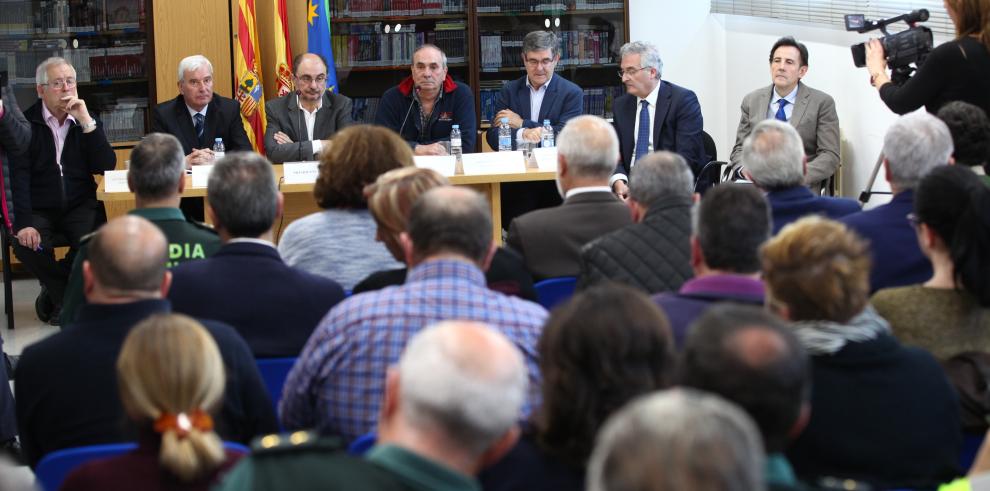 El Presidente de Aragón lidera una reunión de coordinación interinstitucional con alcaldes ribereños para informar y poder minimizar los daños de la crecida del Ebro