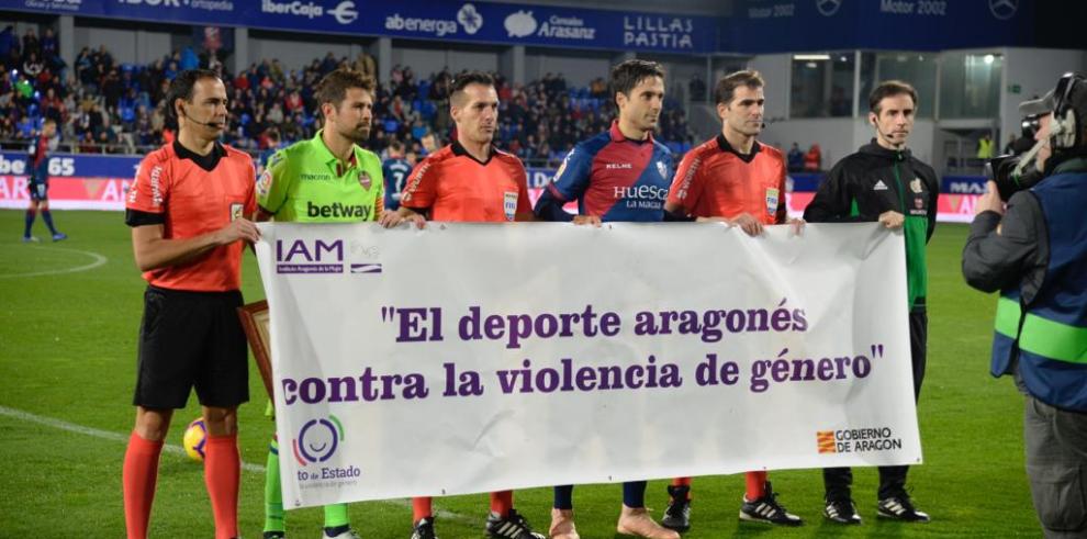 El Alcoraz clama contra la violencia de género