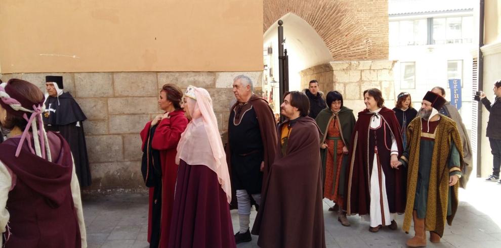 La consejera Mayte Pérez recibe el Premio Tirwal de la Federación de Asociaciones de Grupos de las Bodas de Isabel