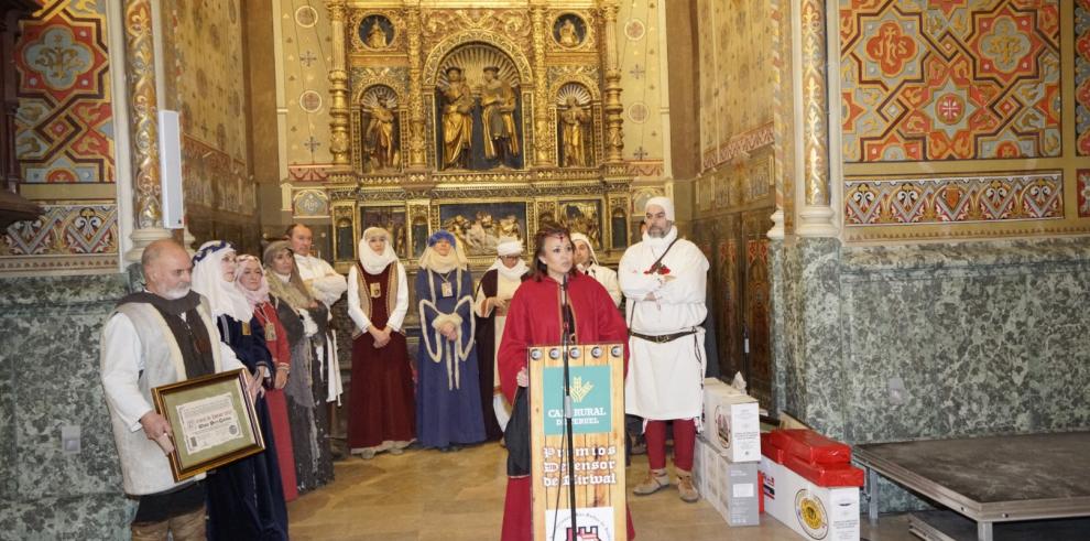 La consejera Mayte Pérez recibe el Premio Tirwal de la Federación de Asociaciones de Grupos de las Bodas de Isabel