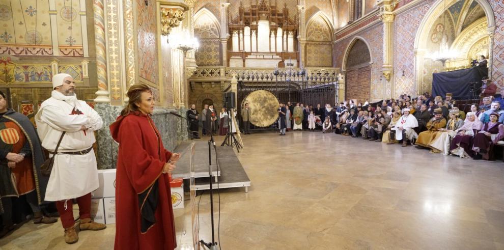 La consejera Mayte Pérez recibe el Premio Tirwal de la Federación de Asociaciones de Grupos de las Bodas de Isabel