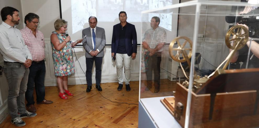 Lambán inaugura en Broto la exposición "La guerra pirenaica, de los bombardeos a la reconstrucción en Broto y Sobrarbe"