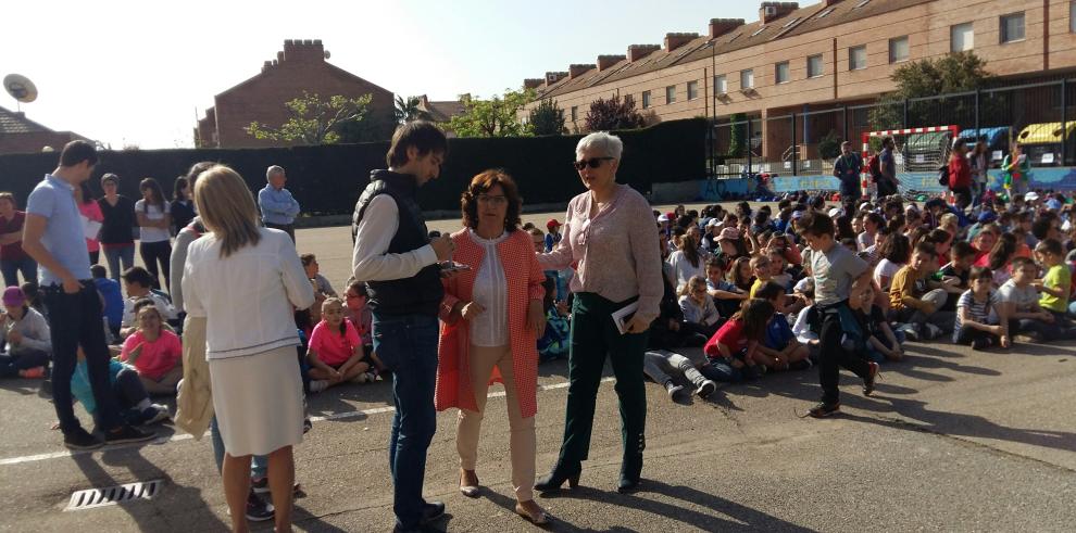 Más de 400 alumnos de las Escuelas Asociadas Unesco de Aragón se unen en el colegio Andrés Oliván para reclamar paz