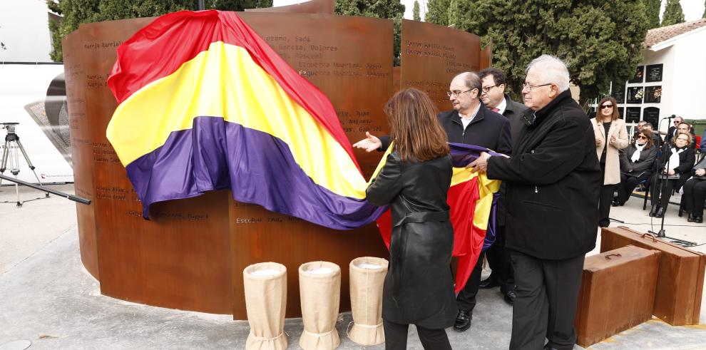 El Presidente de Aragón participa en el homenaje de 207 fusilados y represaliados durante el franquismo en Zuera y en la inauguración del memorial