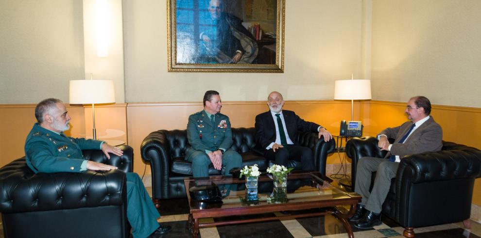 El Director de la Guardia Civil, Félix Azón, visita al presidente de Aragón