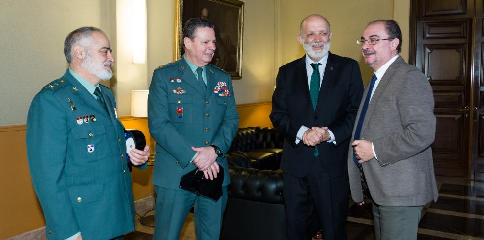 El Director de la Guardia Civil, Félix Azón, visita al presidente de Aragón