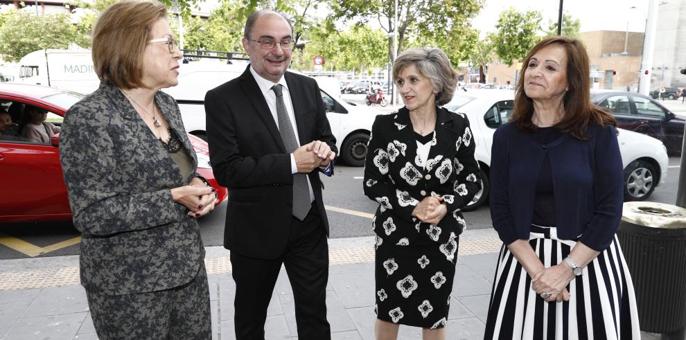 El Presidente de Aragón y la ministra de Sanidad, Consumo y Bienestar Social han conocido diferentes iniciativas del Hospital Infantil