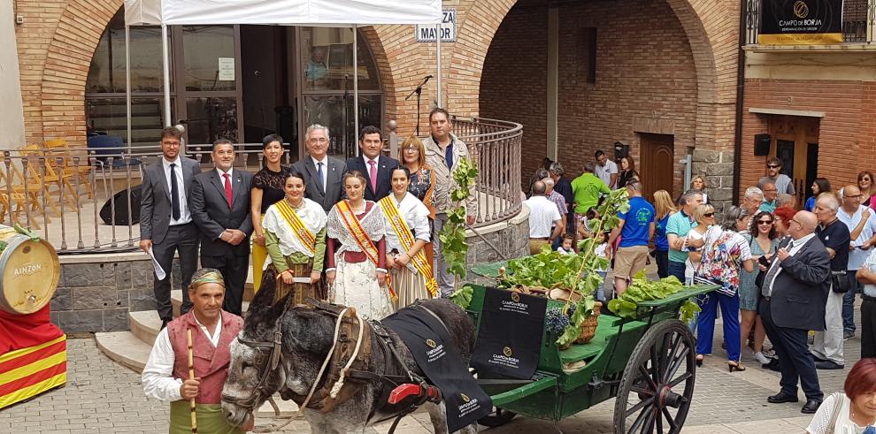 Olona destaca la vinculación de la agricultura familiar con las figuras de calidad diferenciada en el sector del vino