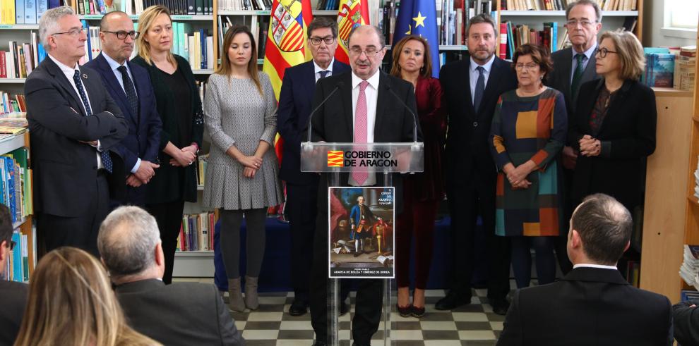 El primer Consejo de Gobierno de Aragón del cuatripartito fuera del Pignatelli rinde homenaje al X Conde de Aranda en Siétamo y se compromete a divulgar su talla universal 