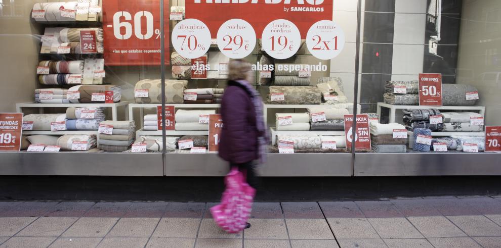 El Gobierno de Aragón insta a planificar las compras durante las rebajas y adquirir solo lo que se necesita para no caer en el consumo compulsivo