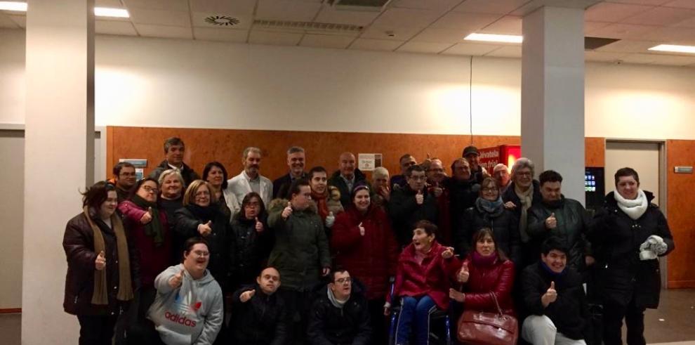 La Asociación de familias de personas con discapacidad de Calatayud dona un óleo al centro de salud