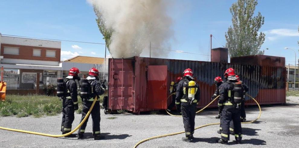 60 bomberos se forman en Teruel en técnicas de extinción y ventilación táctica de incendios de interiores