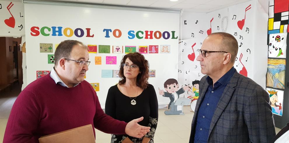 Felipe Faci se reúne con la comunidad educativa de San Mateo de Gállego 