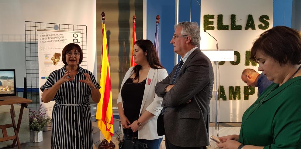 La exposición “Ellas son campo” mostrará hasta el 21 de julio, en La Alfranca, las luces y las sombras de la vida de las mujeres en el medio rural