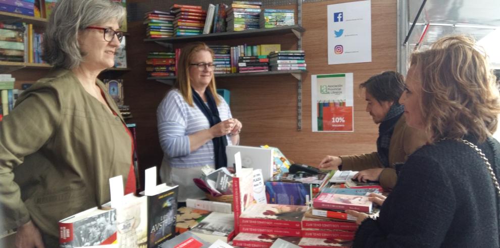 Más de 45 autores aragoneses y nacionales y una veintena de expositores llenan Teruel de literatura hasta el domingo