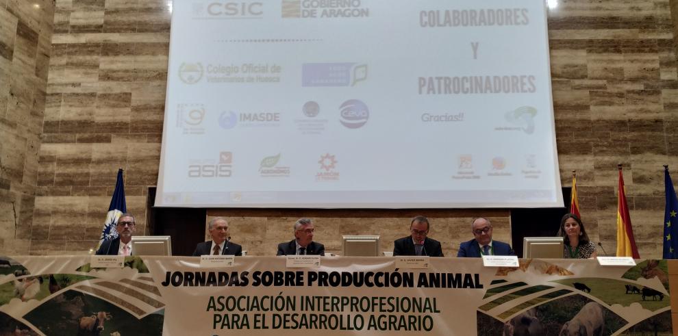 Olona anima a los jóvenes a apostar por la investigación agroalimentaria para ayudar a mejorar la renta agraria y fomentar el desarrollo rural 