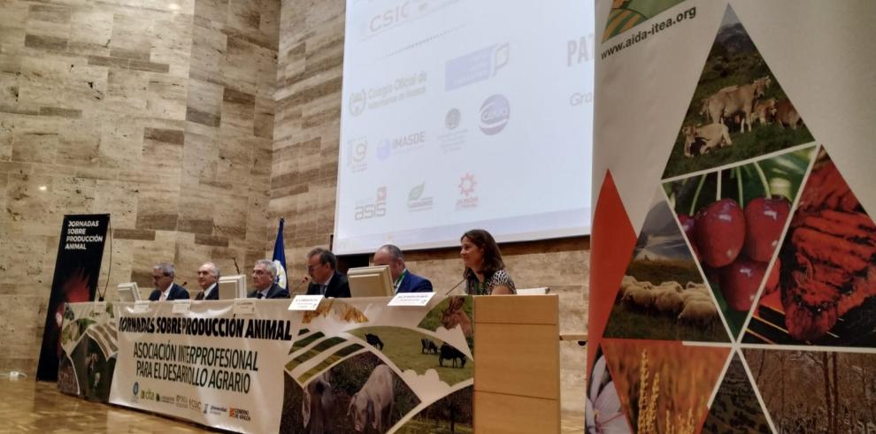 Olona anima a los jóvenes a apostar por la investigación agroalimentaria para ayudar a mejorar la renta agraria y fomentar el desarrollo rural 