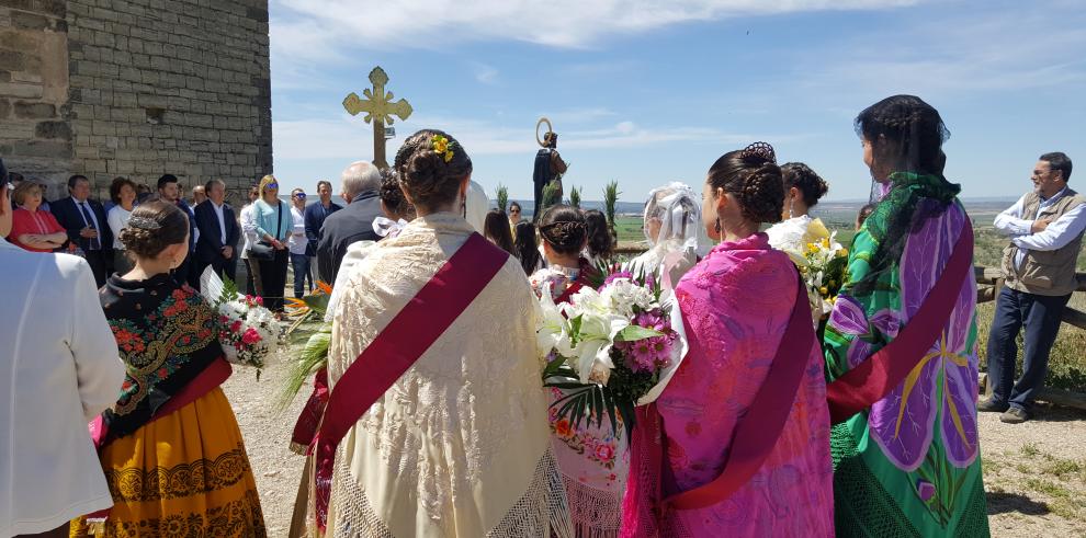 Marta Gastón celebra San Isidro junto a los vecinos de Almudévar