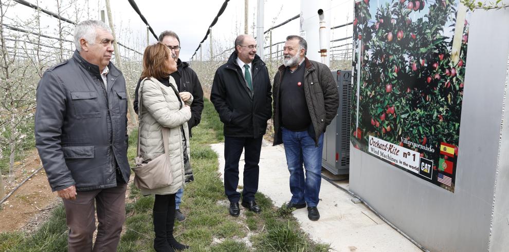 Lambán visita un proyecto innovador de fruticultura a más de mil metros de altura en la localidad turolense de Villarquemado