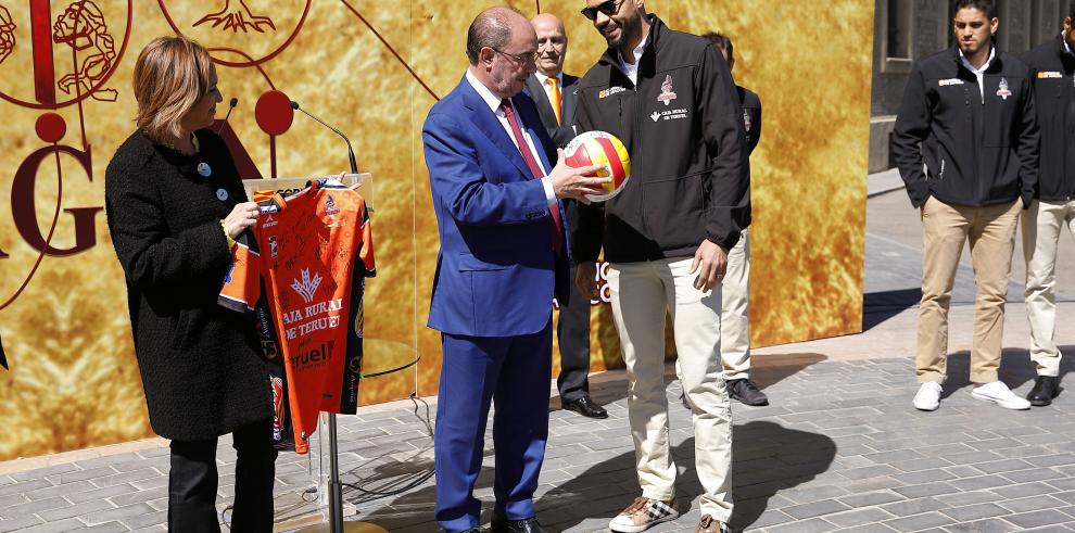 El Gobierno de Aragón recibe con orgullo al Voléibol Teruel, tras lograr su séptima superliga