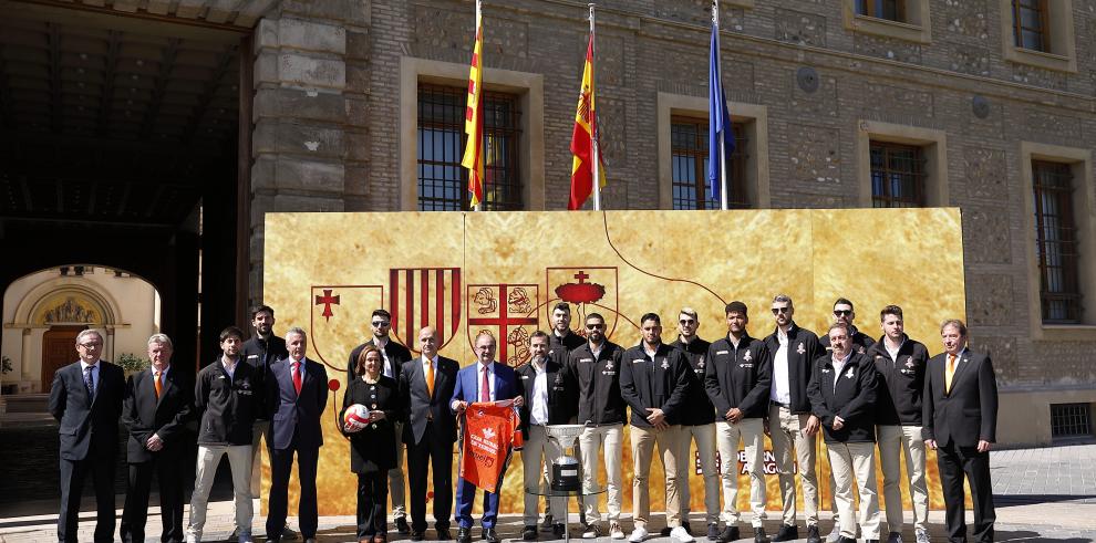 El Gobierno de Aragón recibe con orgullo al Voléibol Teruel, tras lograr su séptima superliga