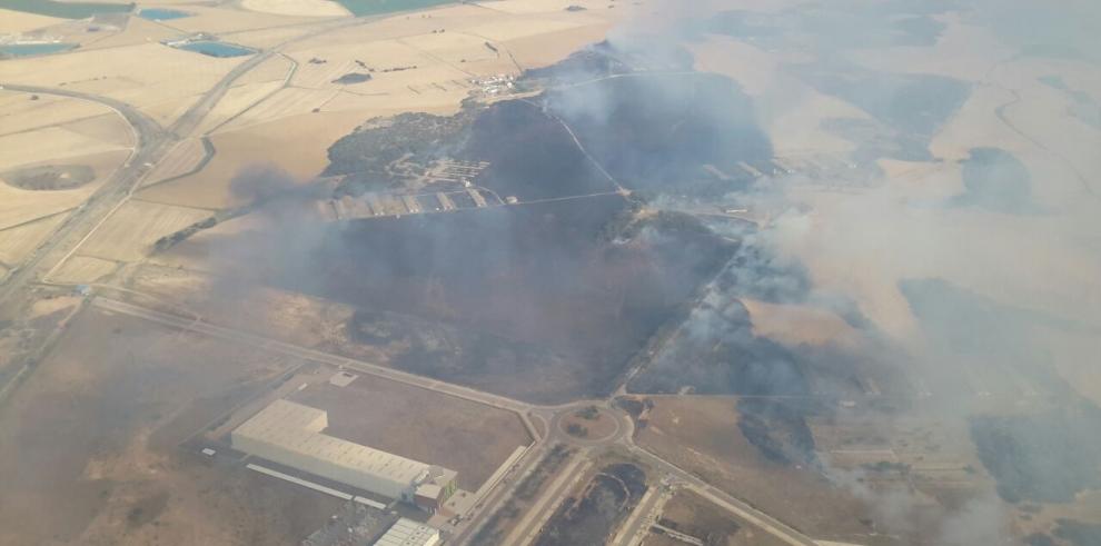   El incendio de Huesca queda controlado con 110 hectáreas quemadas, en su mayoría campos de cereal 