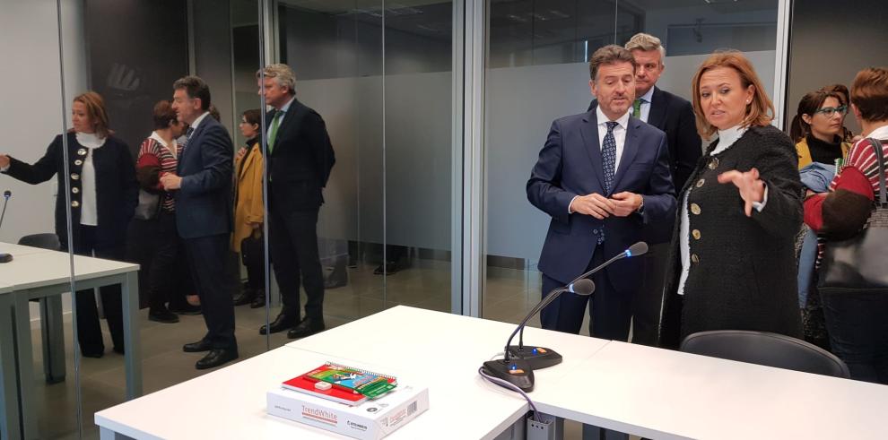 El Gobierno de Aragón instala una Cámara Gesell para aumentar las garantías procesales y la seguridad jurídica de los menores