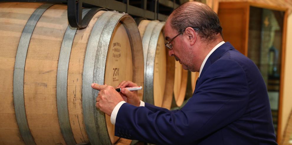 Lambán destaca en Cariñena que el vino es uno de los sectores más pujantes de Aragón, al que el Gobierno dedica más de 12 millones para su modernización y promoción