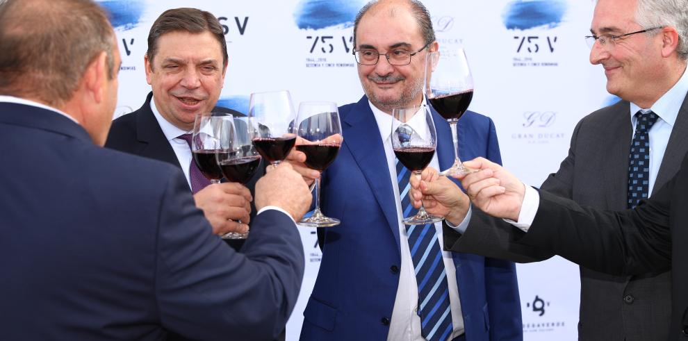 Lambán destaca en Cariñena que el vino es uno de los sectores más pujantes de Aragón, al que el Gobierno dedica más de 12 millones para su modernización y promoción