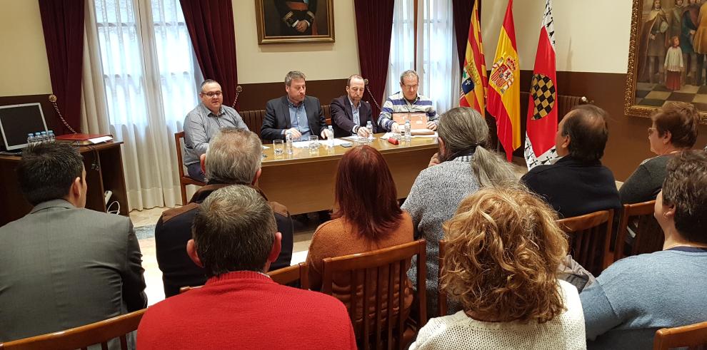 Soro traslada a las empresas y al ayuntamiento de Gelsa el plan de obra para el puente de Gelsa