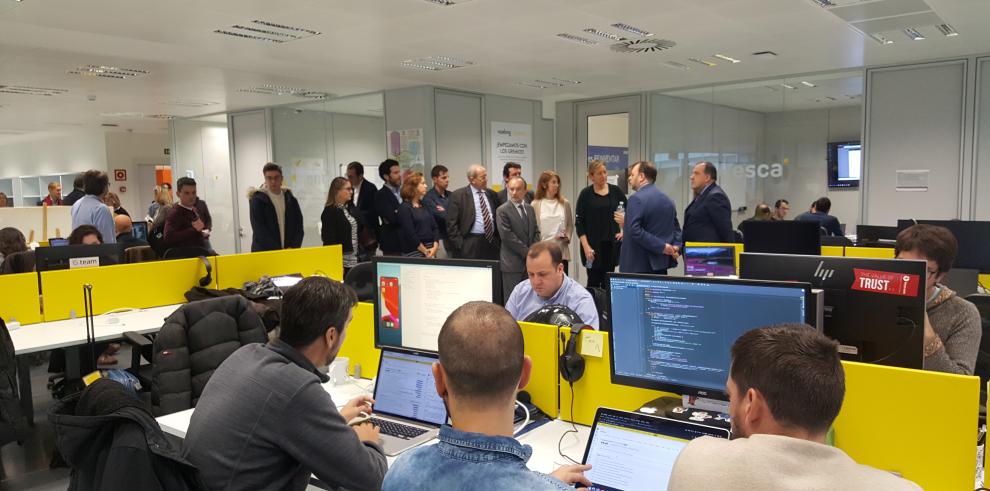 Gastón visita el centro de desarrollo de Vueling en Expo, que prevé continuar creciendo y duplicar sus empleados