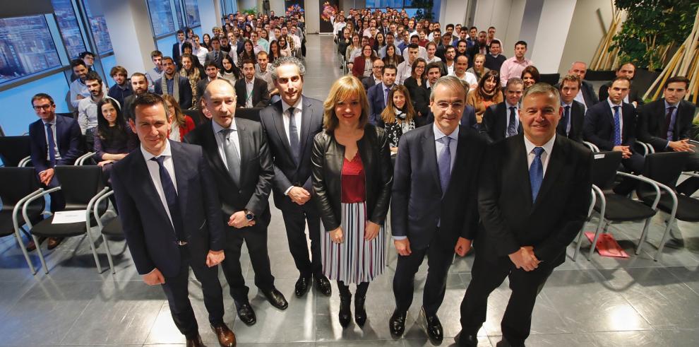 Pilar Alegría comparte la apuesta por el talento aragonés de Deloitte