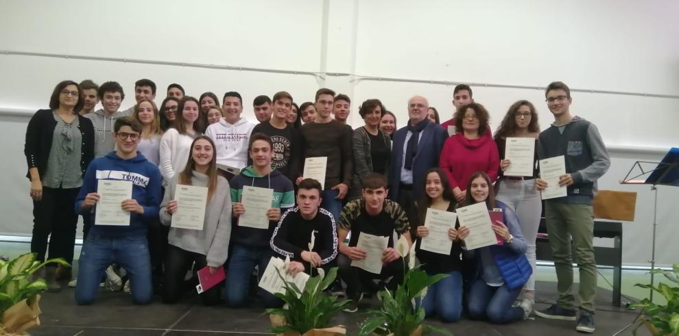 Casi doscientos alumnos del Aragón Oriental reciben en sus centros el certificado B2 de catalán