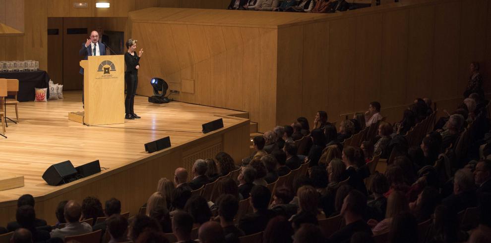 Lambán: “Es justo que reconozcamos a los que trabajan en los servicios sociales y desarrollan una fibra moral ejemplar”