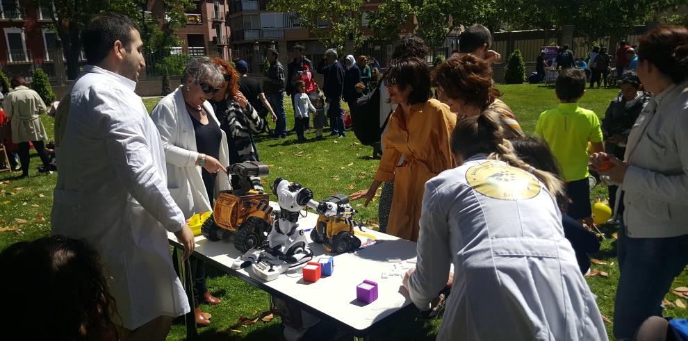 Los jardines del Pignatelli se llenan de niños y mayores en el Día Internacional de la Familia