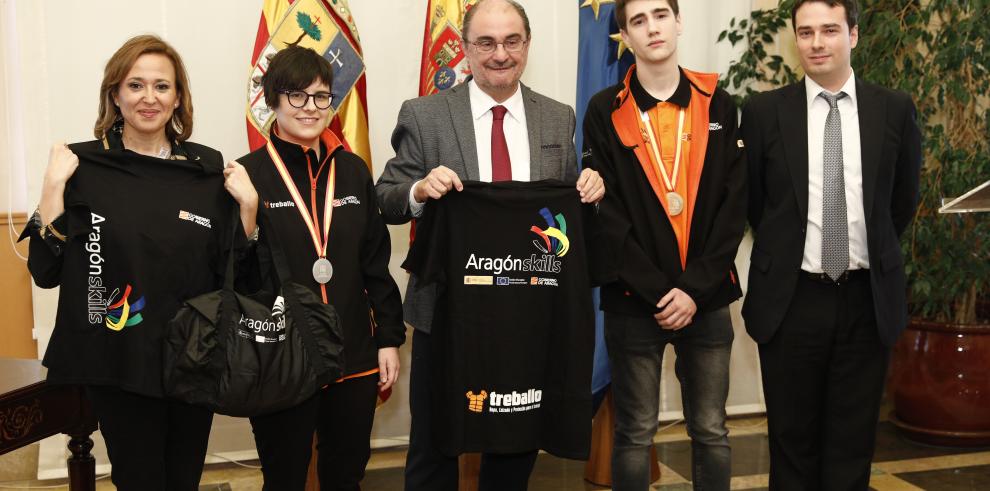 Los 22 alumnos que compitieron en Spain Skills reciben un homenaje en la sede del Gobierno de Aragón 