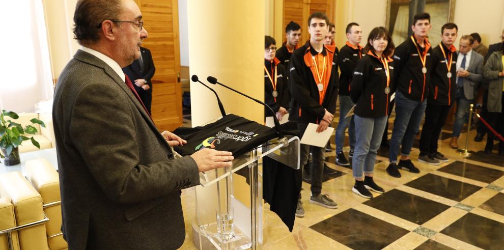 Los 22 alumnos que compitieron en Spain Skills reciben un homenaje en la sede del Gobierno de Aragón 