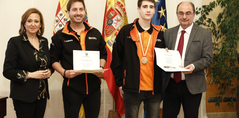 Los 22 alumnos que compitieron en Spain Skills reciben un homenaje en la sede del Gobierno de Aragón 