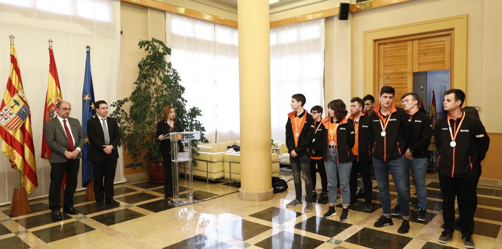 Los 22 alumnos que compitieron en Spain Skills reciben un homenaje en la sede del Gobierno de Aragón 