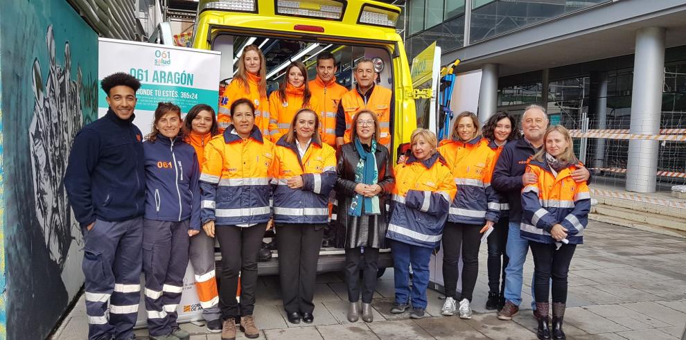 El 061 se muestra ante los ciudadanos con ambulancias en diferentes puntos de Zaragoza