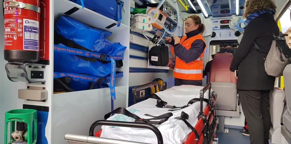 El 061 se muestra ante los ciudadanos con ambulancias en diferentes puntos de Zaragoza